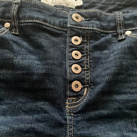 Torrid size 12 stretch denim shorts - Picture 2 of 4